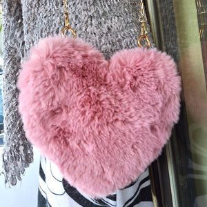 SOFT PINK HEART-SHAPED FLUFFY FAUX FUR PURSE - FASHION CHAIN CROSSBODY BAG